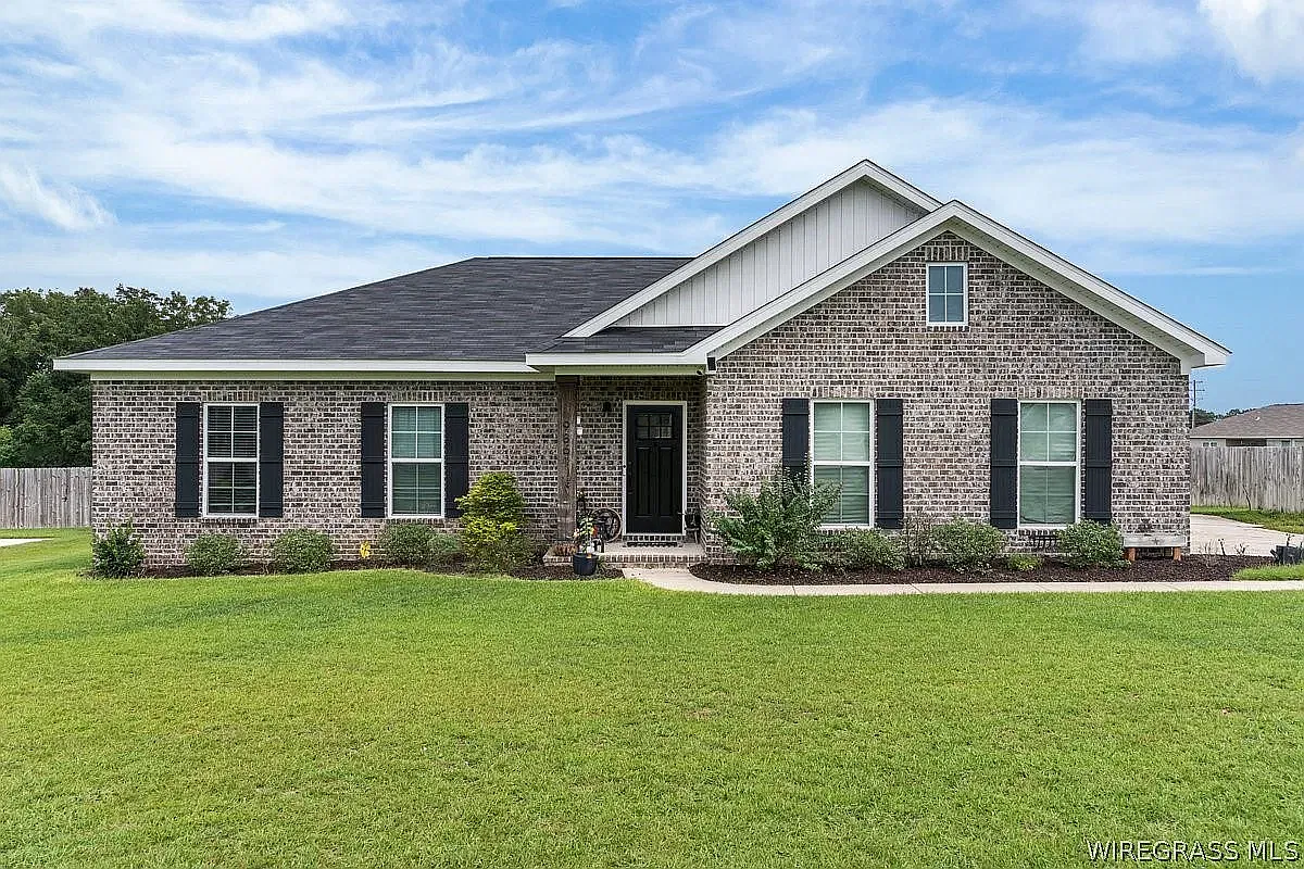 4 bed, 2029 sqft, $2,800 — Photo 2