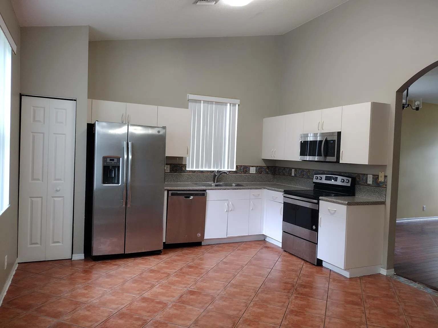 3 bed, 2.5 bath, 1610 sqft, $2,700 — Photo 3