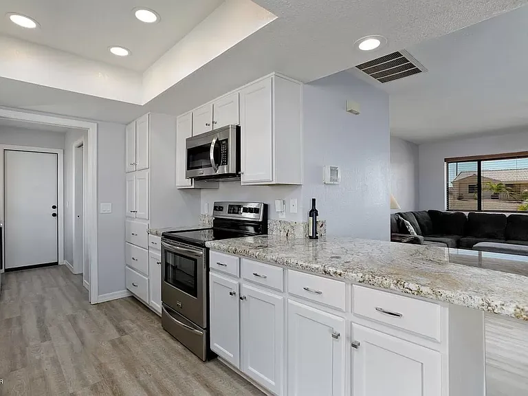 2557 Sunkentree Dr — Photo 12