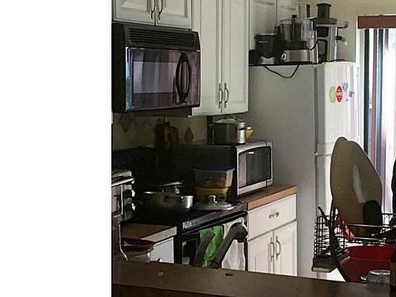 5th image of 4372 Carambola Cir N