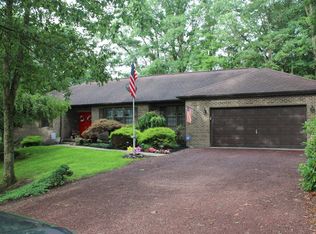 626 Laurel Lakes Dr, Mountaintop, PA 18707
