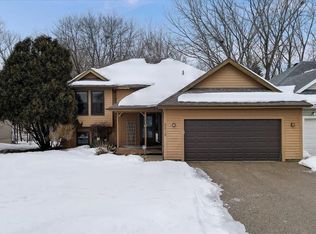 2015 Vienna Ln, Eagan, MN 55122