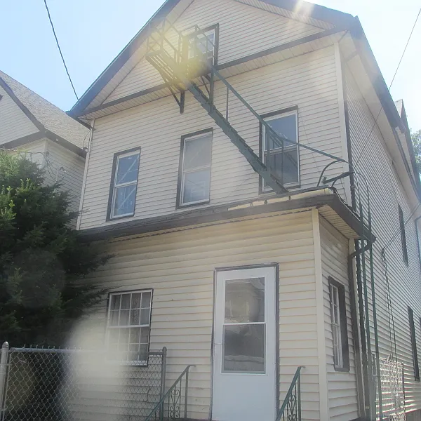 112 Orchard St photo 1