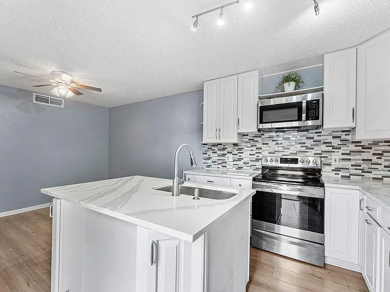 6115 Seven Springs Blvd — Photo 7