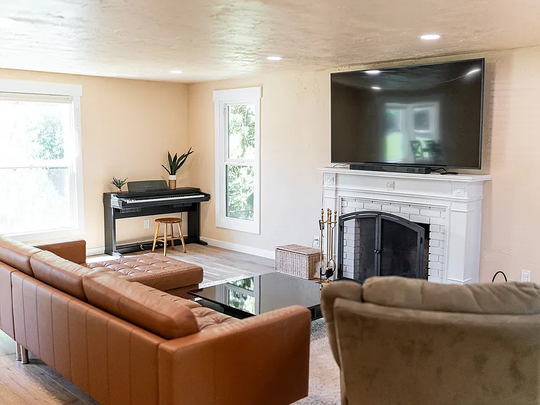1530 Acacia Dr S — Photo 3