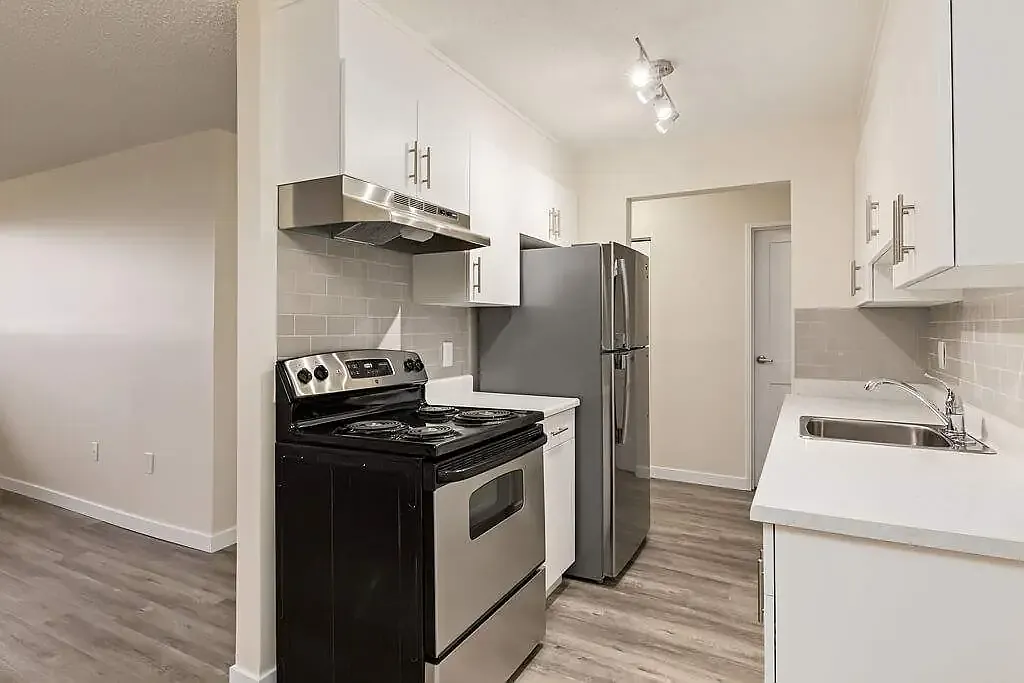 Eighty Nine Collins Apartments — Photo 4
