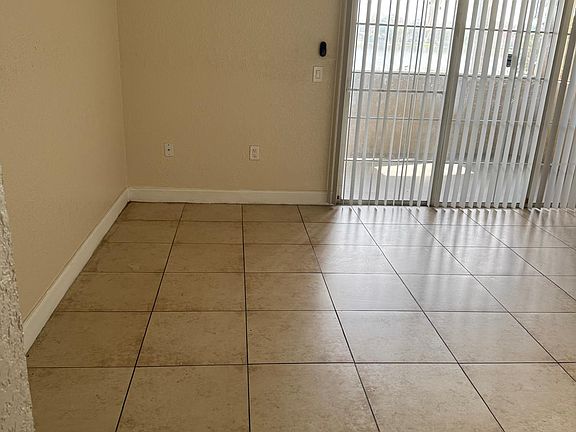 5th image of 3926 Versailles Dr #B