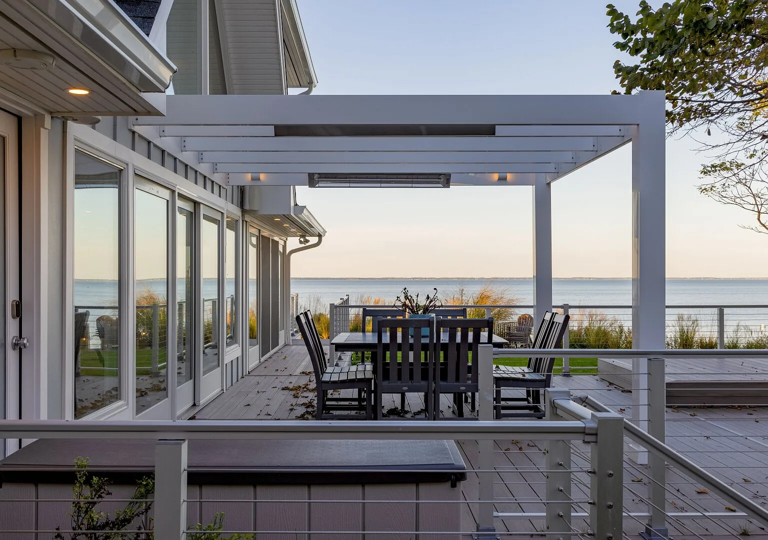 Waterfront Hampton Bays Home, private beach, outdoor deck — Photo 4