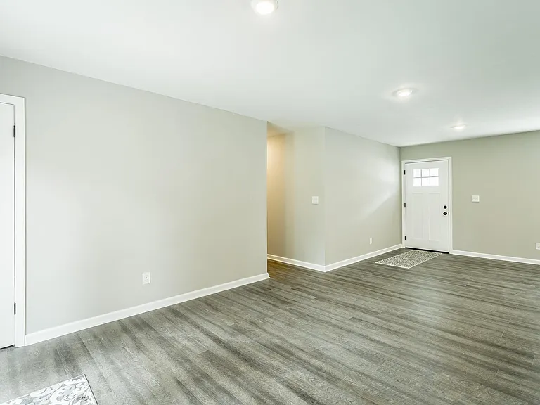 1403 Clearpoint Dr — Photo 6