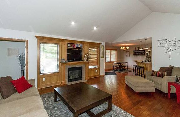 3rd image of 9900 Enfield Cir