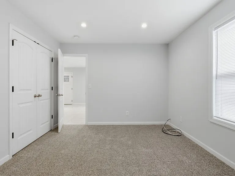 408 Elgin St #B — Photo 13