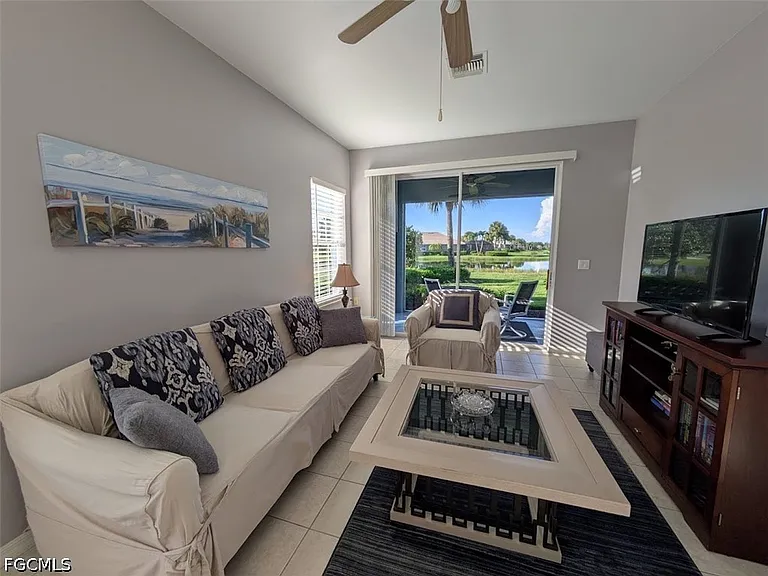 10541 Diamante Way — Photo 7