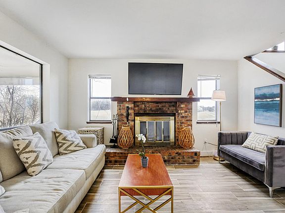3rd image of 4690 Portside Way