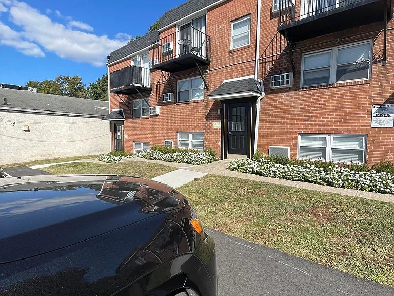 Poplar Hill Apartments — Photo 14