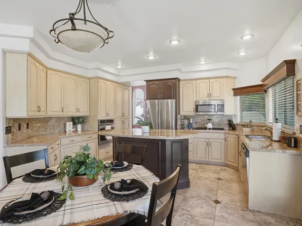 104 E Clear Creek Dr, Sandy, UT 84070