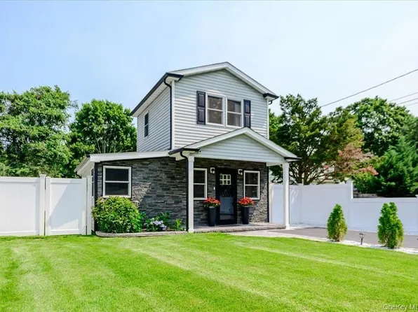 35 Rose Street, Hauppauge, NY 11788