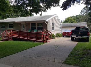 907 S 7th St, Milbank, SD 57252