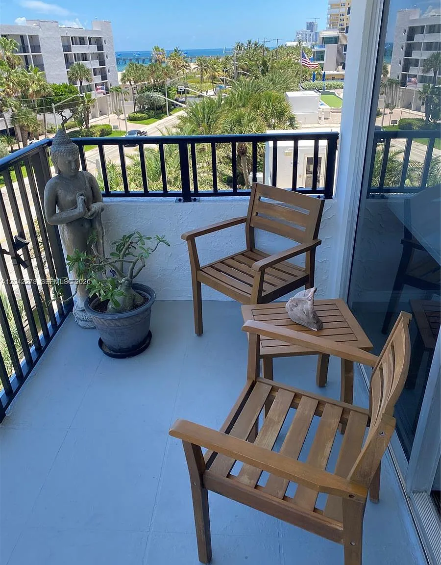 2 bed, 2.0 bath, 1338 sqft, $4,700 — Photo 1