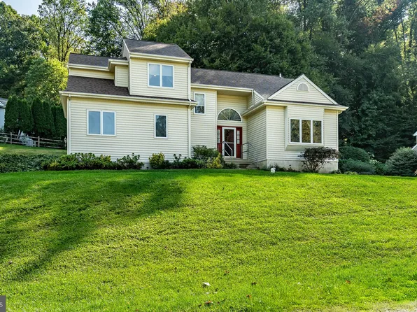 101 Valley View Dr, Coatesville, PA 19320