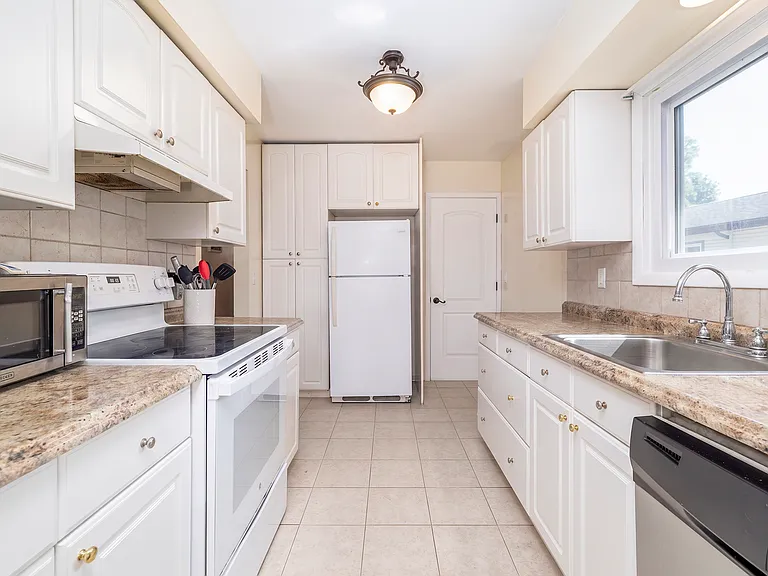 37 Hickory Rd — Photo 6