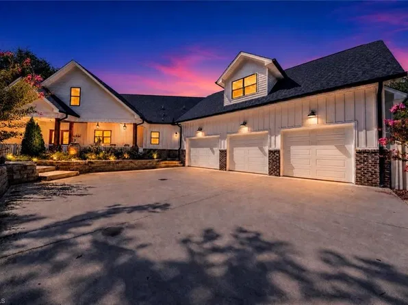 1529 Neelley Rd, Pleasant Garden, NC 27313