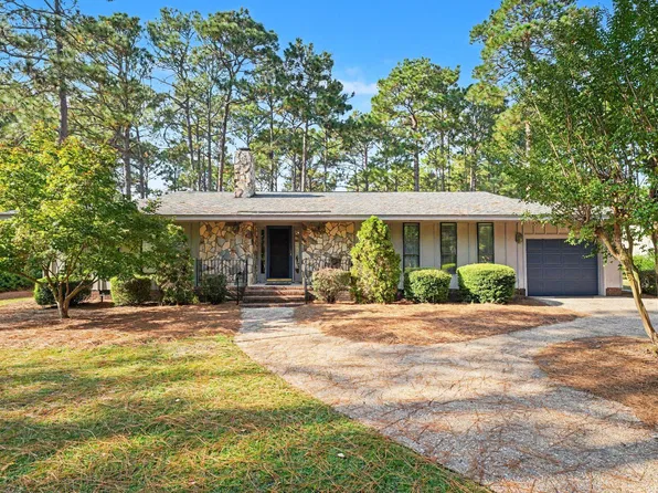 6840 Uppingham Rd, Fayetteville, NC 28306