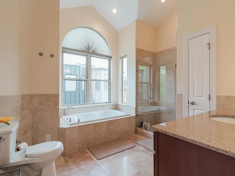 742 S Chadwick St — Photo 16