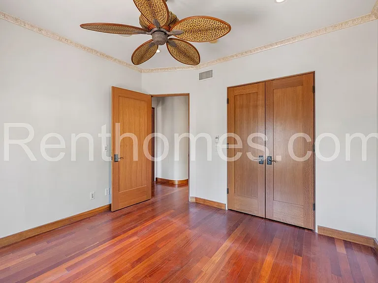 2940 Columbia St — Photo 34