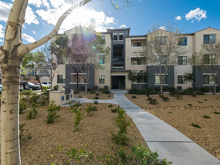 CHANDLER APARTMENT HOMES — Photo 24