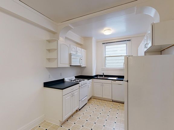 3rd image of 1935 Franklin St APT 205