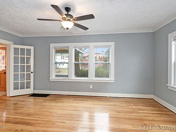 4th image of 1141 Neland Ave SE