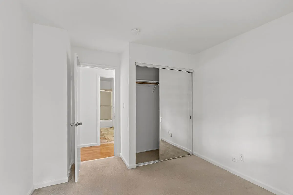 3 bed, 2.0 bath, 1199 sqft, $3,500 — Photo 4