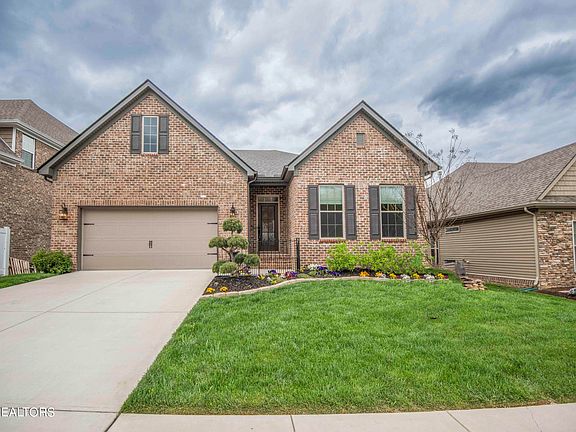 3rd image of 1725 Green Parrot Dr