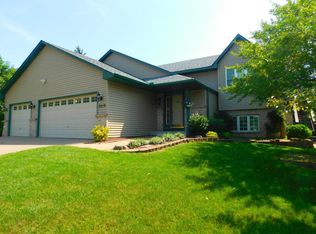 2219 Grafton Ave N, Oakdale, MN 55128