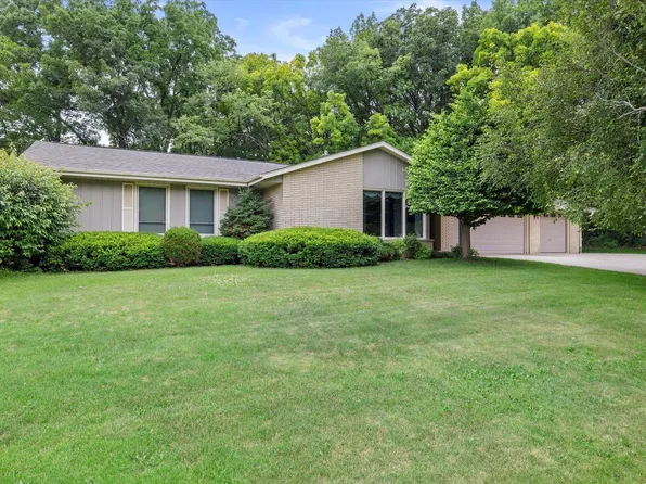 N2W27233 Lyles DRIVE, Waukesha, WI 53188