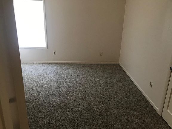 5th image of 919 Highland Dr