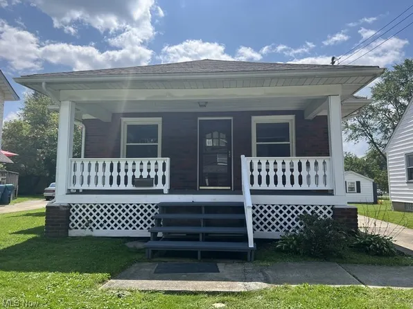 405 Moore St, Hubbard, OH 44425