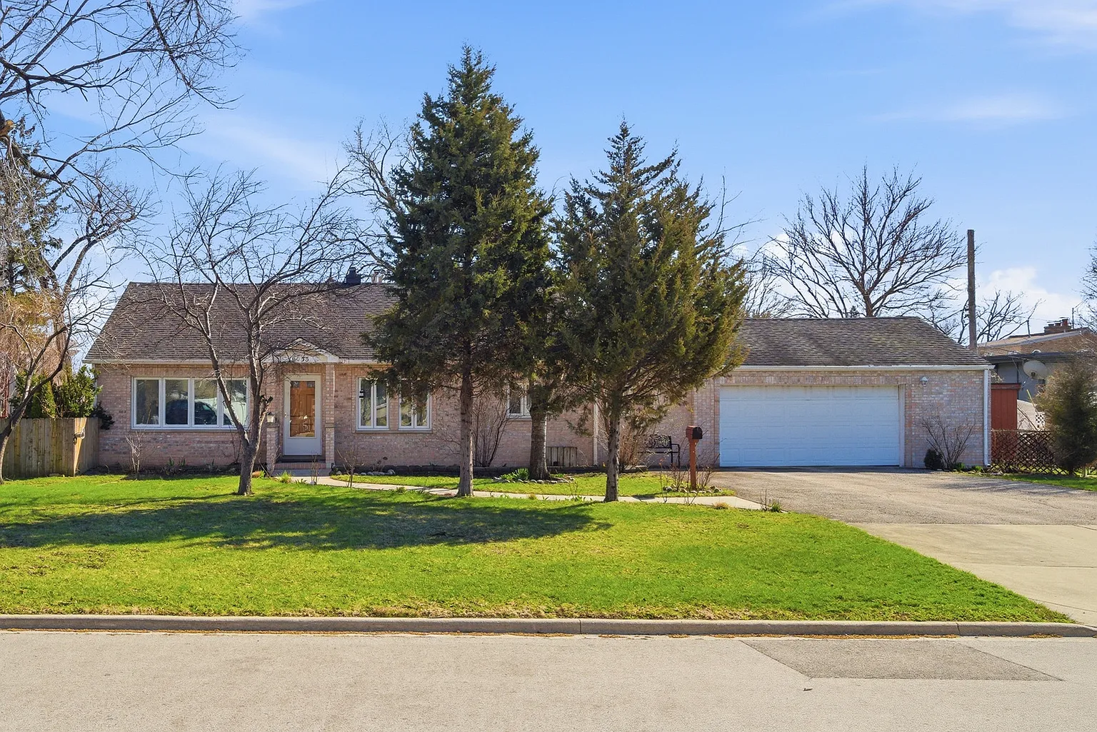 10033 Montrose Ave photo 1
