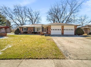 264 Snow St, Sugar Grove, IL 60554