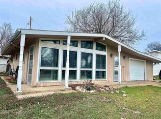 152 Random Rd, Arkansas City, KS 67005
