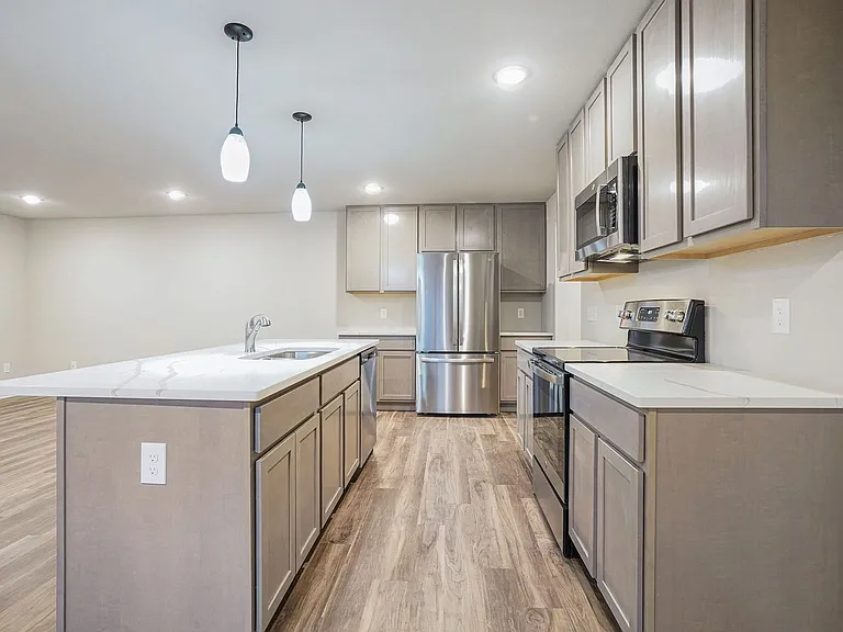 834 Winchester St — Photo 6