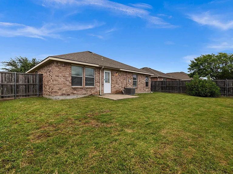 709 Chelsea Dr — Photo 17
