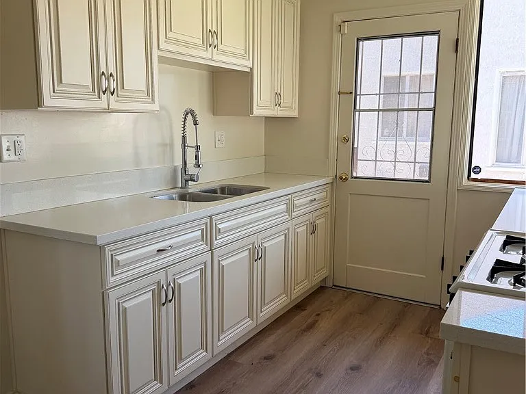 1340 N Buena Vista St #A — Photo 32