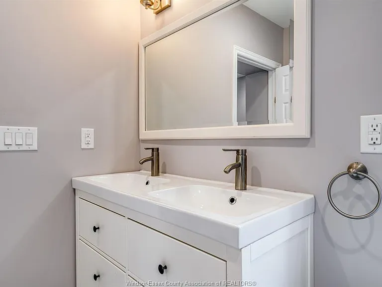 1672 Elgin St — Photo 16