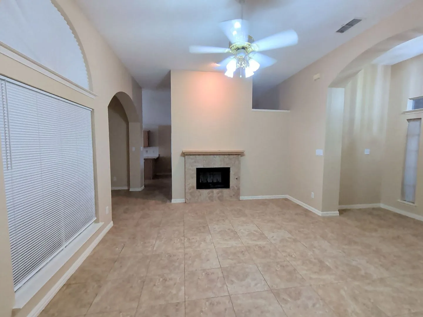 4819 Brady Ct Arlington, TX 76018 — Photo 3