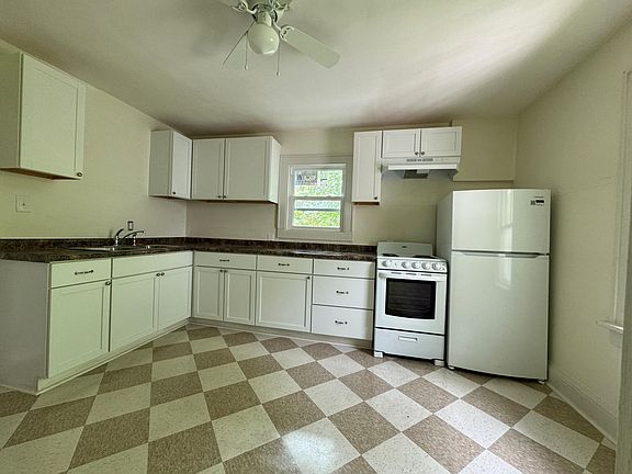 3rd image of 953 Whittier Ave #953