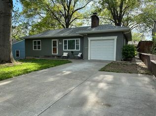 8714 Hiawatha Rd, Kansas City, MO 64114