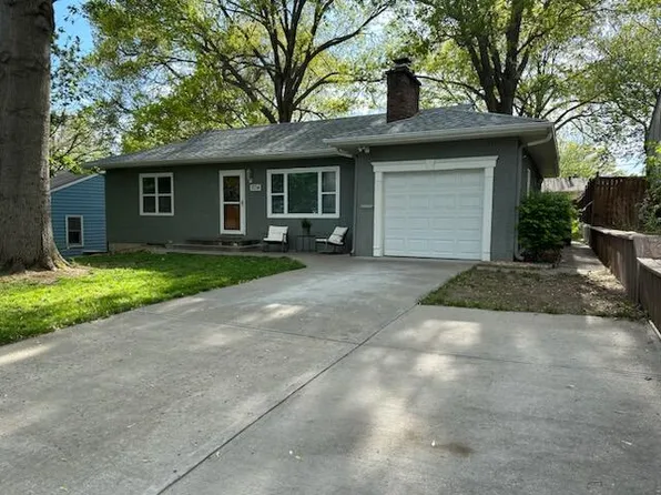 8714 Hiawatha Rd, Kansas City, MO 64114