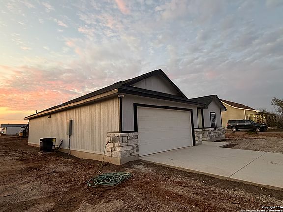 3rd image of 335 CR 1643 Clearview Drive
