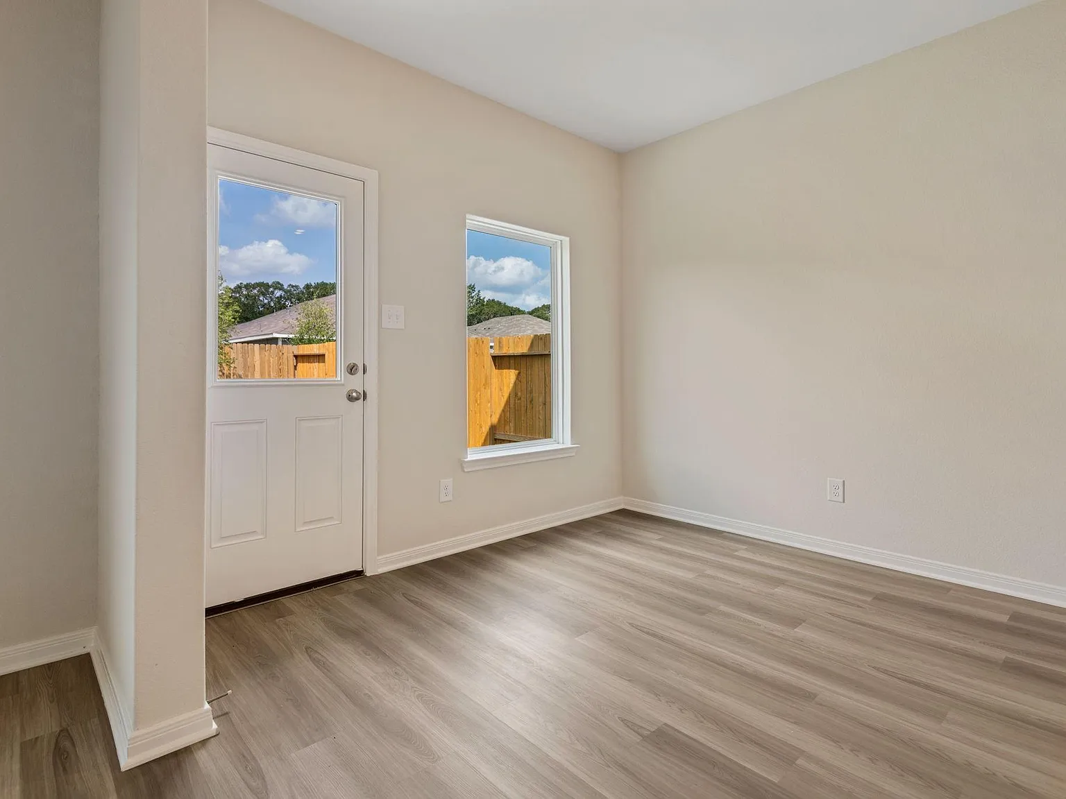 4 bed, 2.5 bath, 2132 sqft, $2,385 — Photo 3